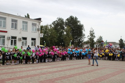 день станицы Нововел. парад первоклассн. 1